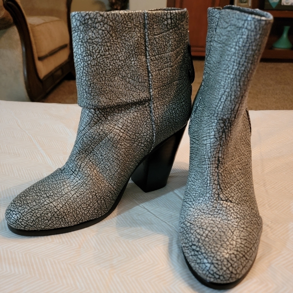 Rag & Bone Limited Edition Newbury Silver Gunmetal Metallic Ankle Bootie Size 8